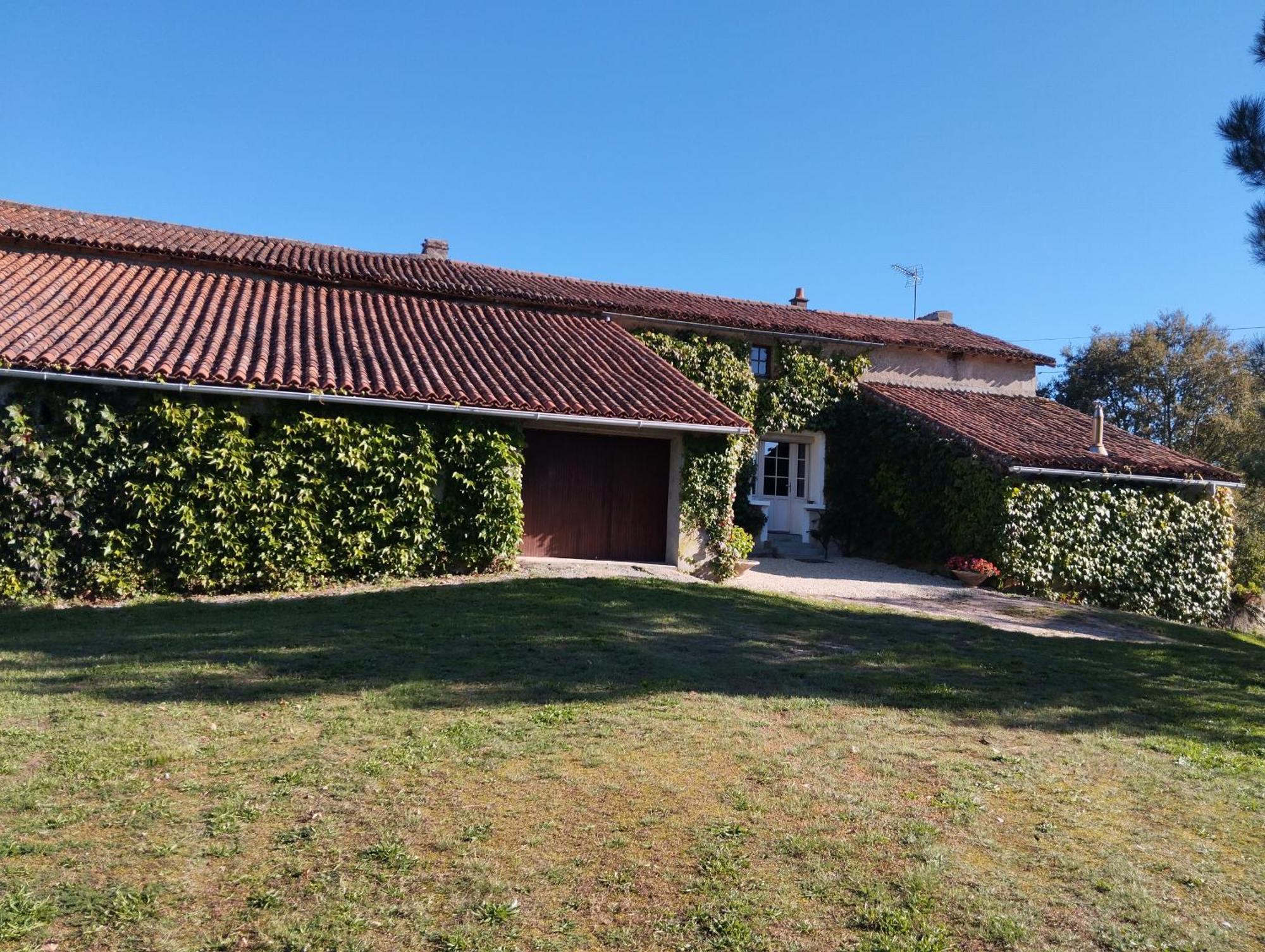 Maison Au Calme Avec Vue Etang Clesse  Exterior photo